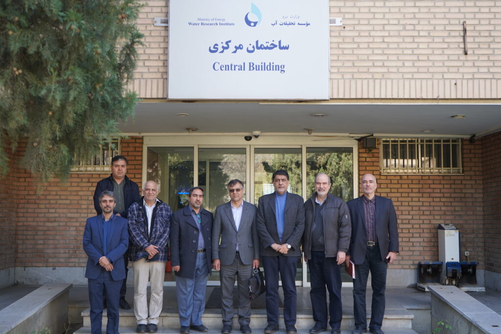بازدید رئیس پژوهشکده حفاظت خاک و آبخیزداری کشور از موسسه تحقیقات آب